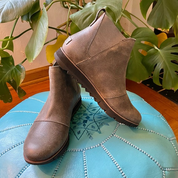 Sorel Harlow Chelsea Boot - Picture 5 of 12